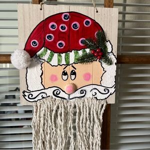 HANDCRAFTED SANTA WITH MOP BEARD DOIR OR WALL DECOR